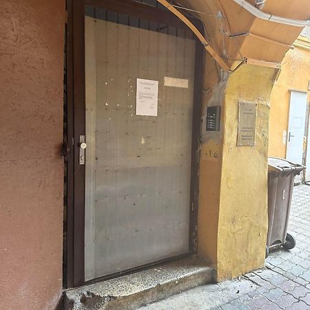 A Private Room In City Center In Bratislava Eksteriør billede